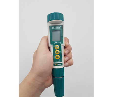 Bút đo pH EXTECH pH100 thiết kế cầm tay, tiện lợi sử dụng