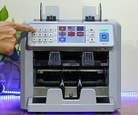 Máy đếm tiền Silicon MC-8 Plus (Combo) dễ sử dụng.